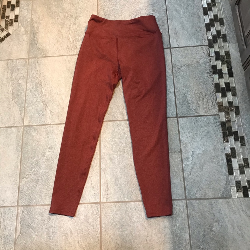Kyoden workout leggings.
